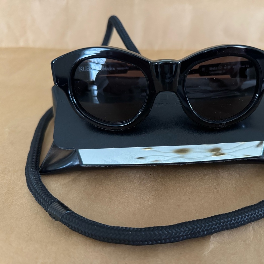 Maske L2 Sunglasses by Livio Graziotin - Glossy Black great sunglasses.